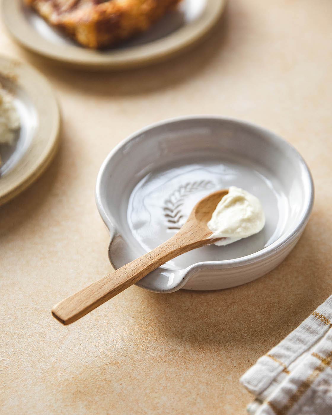 Farmhouse Pottery Laurel Spoon Rest - Image 2