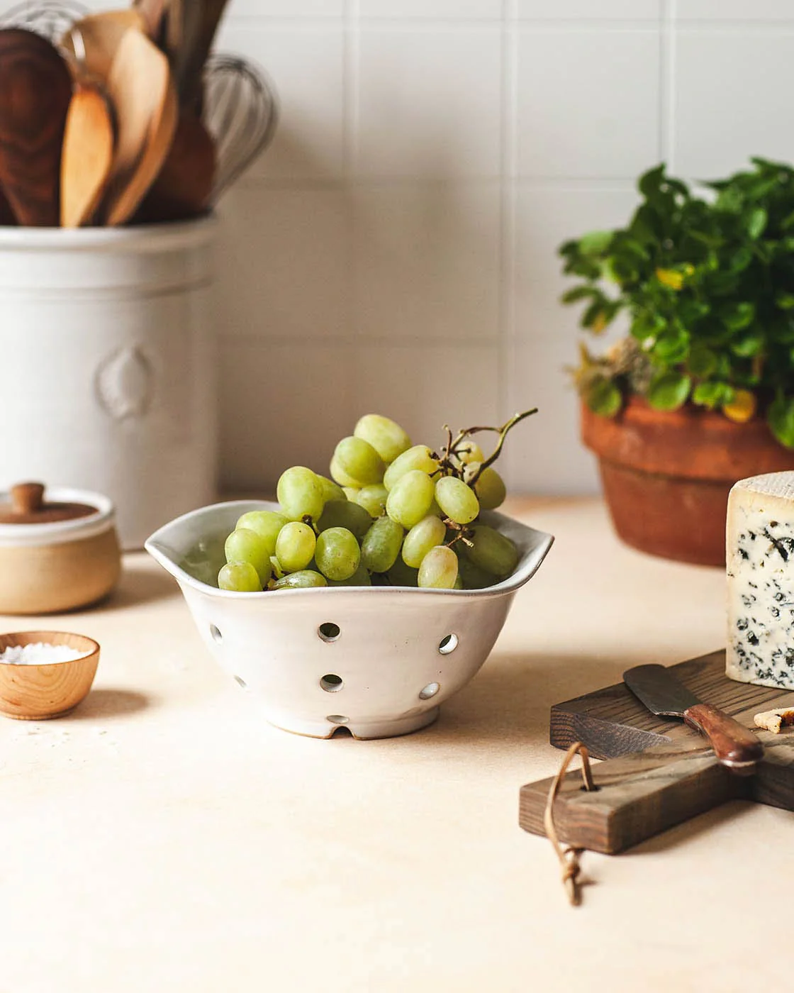 Farmhouse Pottery Windrow Berry Bowl - Image 3