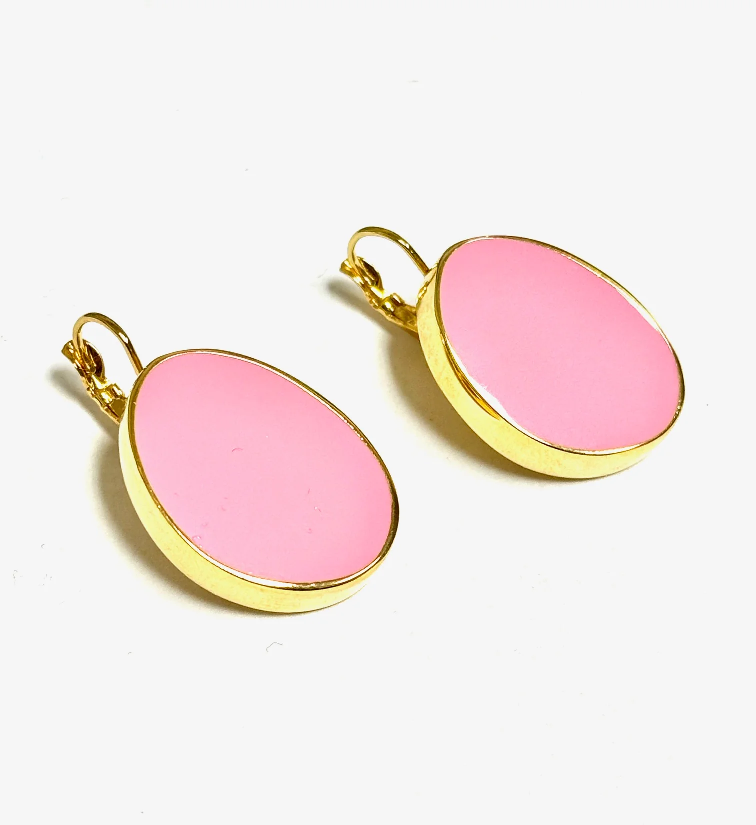 Kenneth Jay Lane Polished Gold Pink Enamel Kidney Shape Earrings