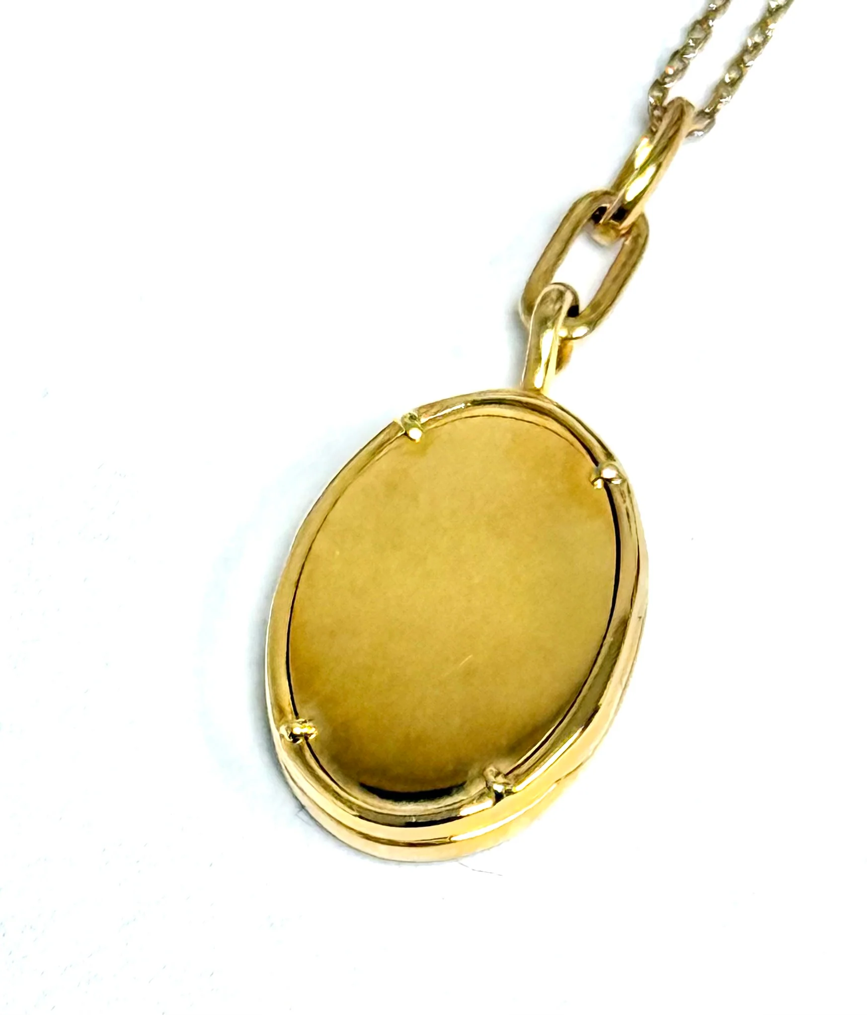 Monica Rich Kosann "Elle" 18k Yellow Gold MOP Slim Oval Locket with 17" Chain - Image 4