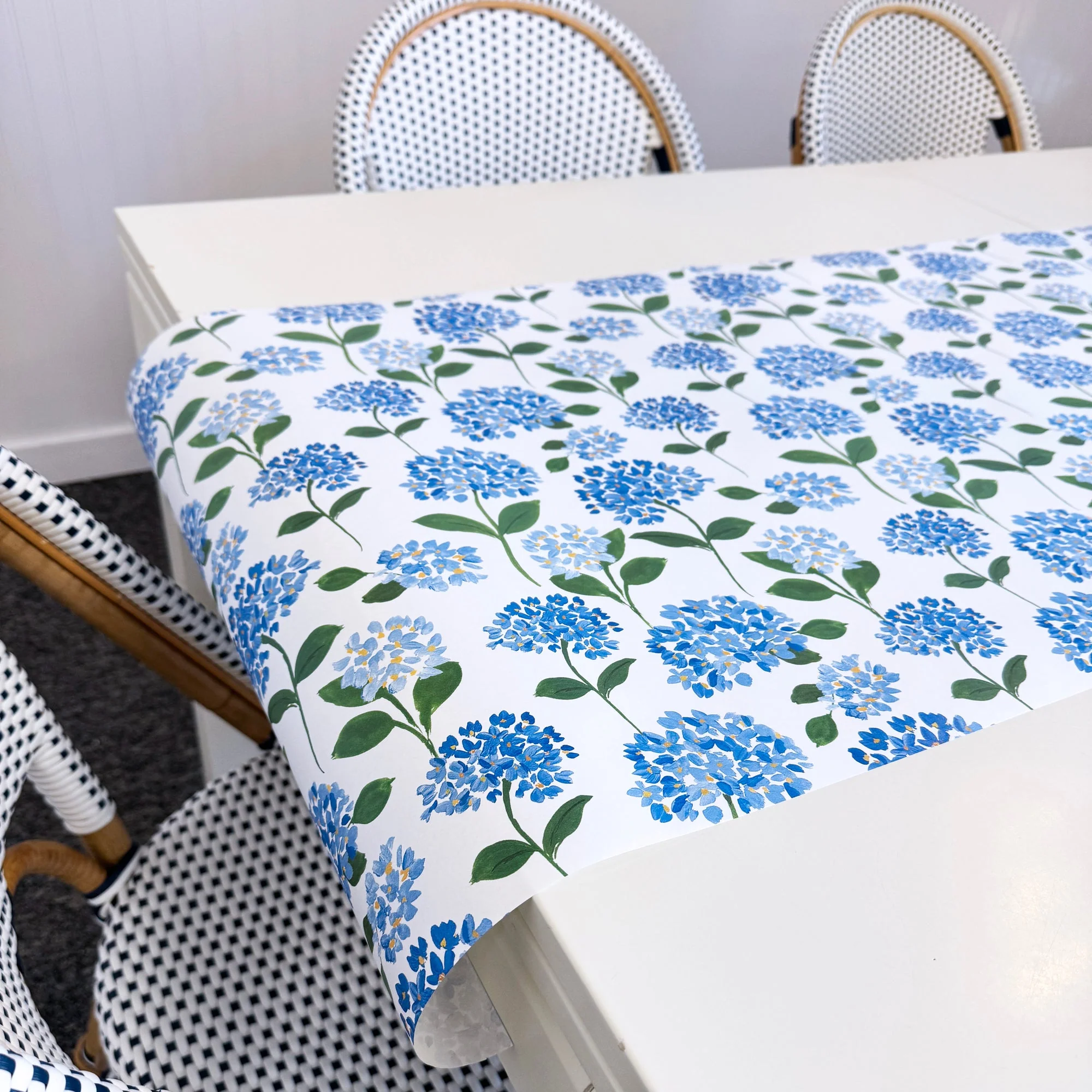 WH Hostess Hydrangeas Table Runner - Image 2
